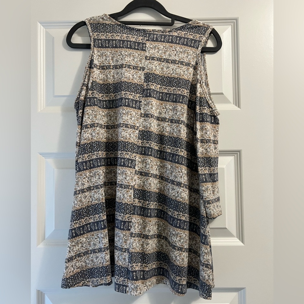 Boho Patterned Cold Shoulder Top - Picture 4 of 4